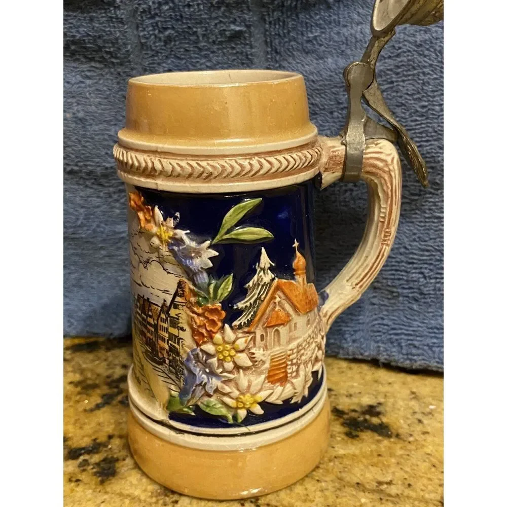 Made in Germany Small Lidded Stein.  Boblingen Marketplatz Pictured Metal Lid‎